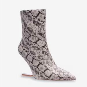 Ninety Black & White Faux Snake Boots with Unique Heel women’s size 8